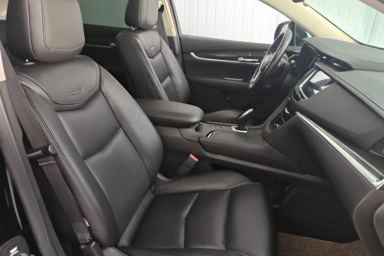 Used Cadillac XT5 2018 25T Luxury Model Right Front Seat