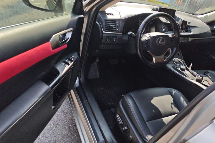 Used Lexus CT 2017 CT200h Comfort Edition Monochrome China VI
