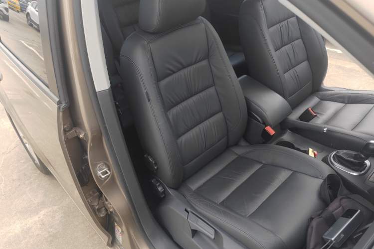 Used Volkswagen Touran 2015 1.4T DSG Comfort Edition 5 Seats Right Front Seat