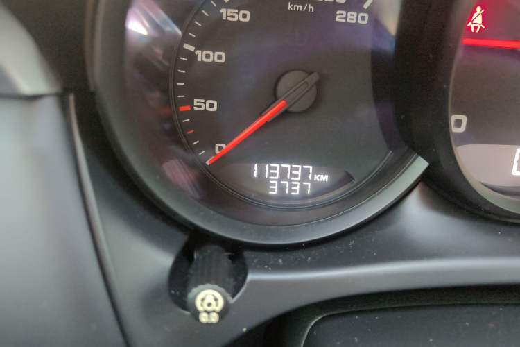 Used Porsche Macan 2018 Macan 2.0T Odometer Close Up