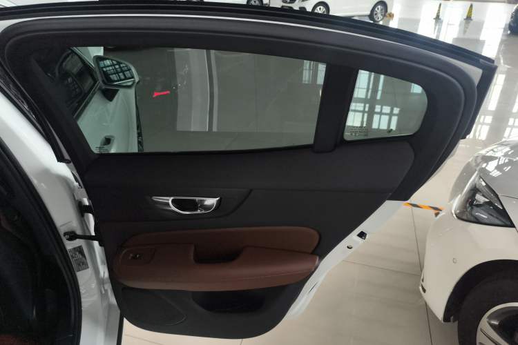 Used Volvo S60 2025 B4 Zhiyuan Luxury Edition