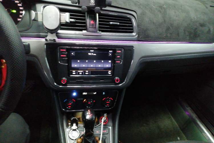 Used Volkswagen Lavida 2017 230TSI DSG Comfort Edition Audio And AC Panel