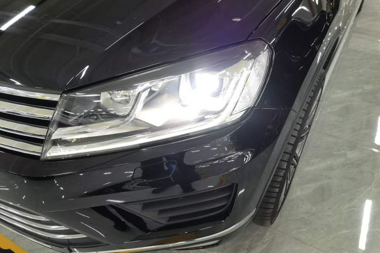Used Volkswagen Touareg 2017 3.0 TSI Touareg Model Left Front Headlight