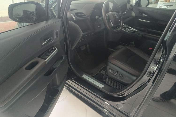 Used Toyota Granvia 2022 2.5L Hybrid Flagship Edition