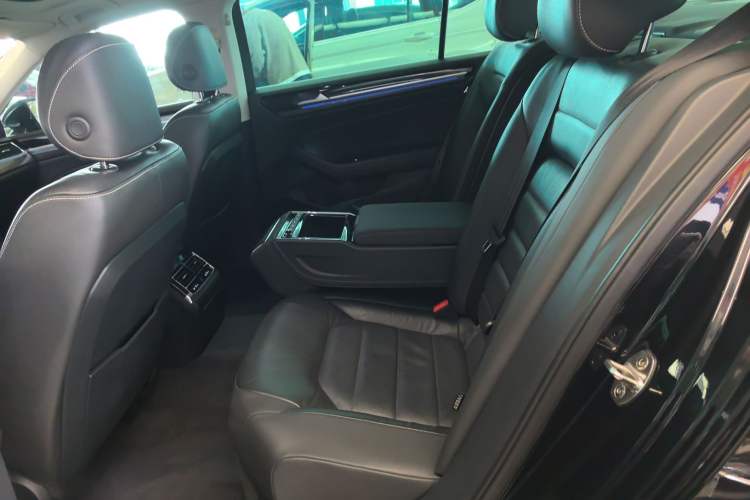 Used Volkswagen Phideon 2019 380TSI Two-Wheel Drive Business Edition China V Standard Left Rear Seat