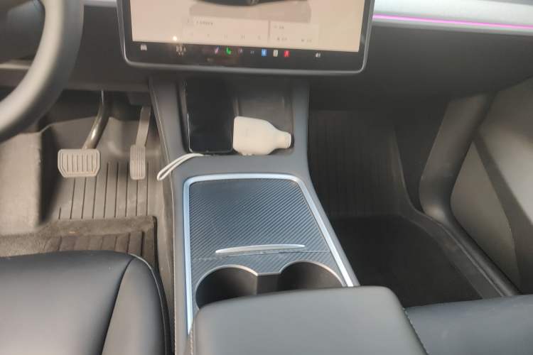 Used Tesla Model Y 2023 Long-Range All-Wheel-Drive Version
