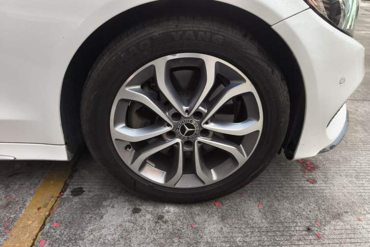 Used Mercedes-Benz C-Class 2018 C 180 L Fashion Edition Sport Version Right Front Wheel Hub