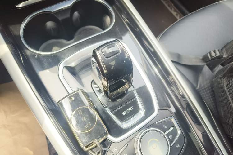 Used EXEED Lingyun 2020 1.6T Two-Wheel Drive Star Edition Gear Lever