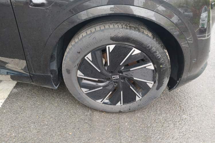 Used Avatr 07 2024 Pro+ All-Electric Version Right Front Wheel Hub