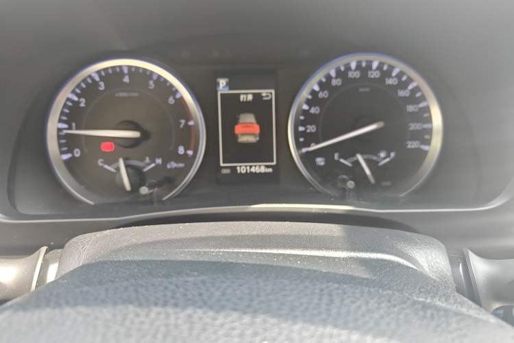 Used Toyota Highlander 2018 2.0T Four-Wheel Drive Prestige Version 7 Seats China VI Standard Odometer Close Up