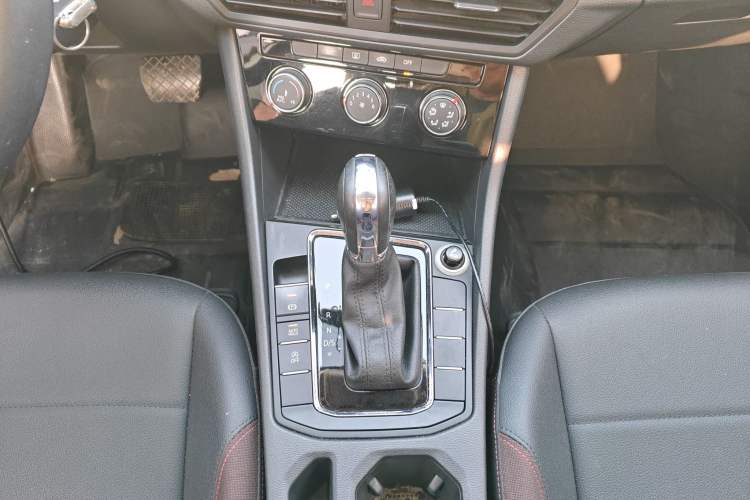 Used Volkswagen Bora 2020 1.5L Automatic Comfort Model Gear Lever