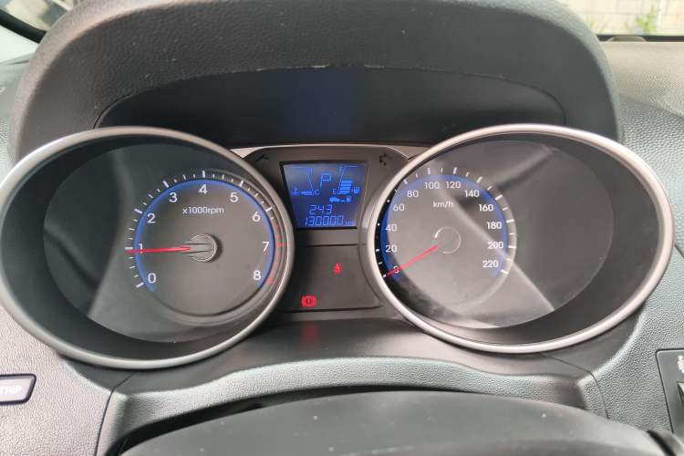 Used Hyundai ix35 2013 2.0L Automatic Two-Wheel Drive Smart GLS China IV Standard Instrument Cluster