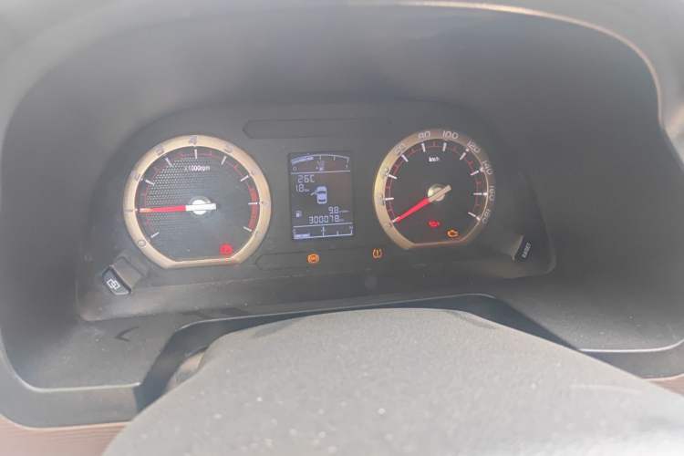 Used FORTHING Lingzhi 2020 M5L 1.6L Base Model 7 Seats Odometer Close Up