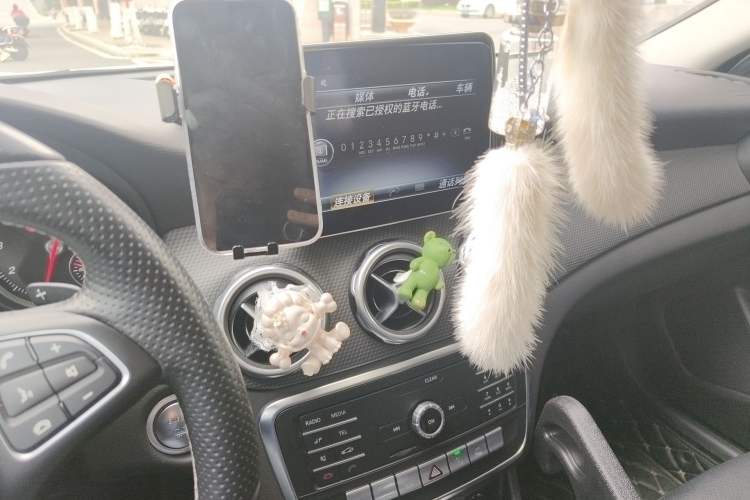 Used Mercedes-Benz GLA 2018 GLA 200 Sport Edition Audio And AC Panel