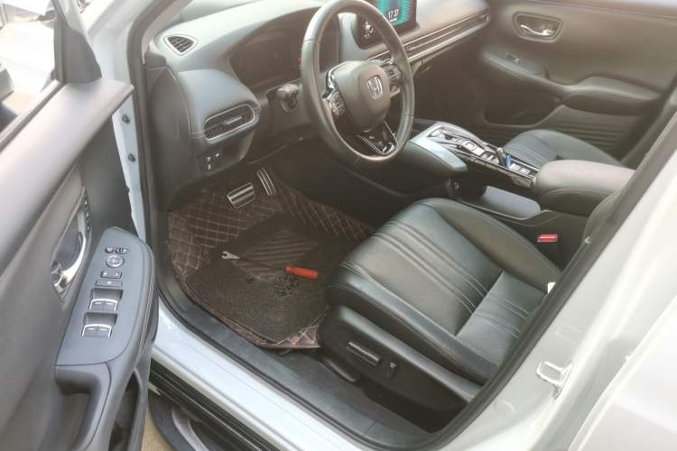 Used Honda HR-V 2023 2.0L eHEV Dynamic Edition Driver Seat