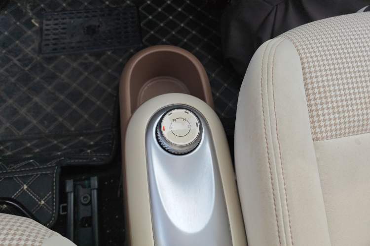 Used Wuling Hongguang MINIEV 2025 Four-Door Version Premium Edition Gear Lever