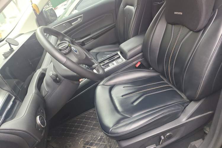 Used Ford Edge 2021 PLUS EcoBoost 245 Two-Wheel-Drive Platinum Edition 5 Seats Left Front Seat