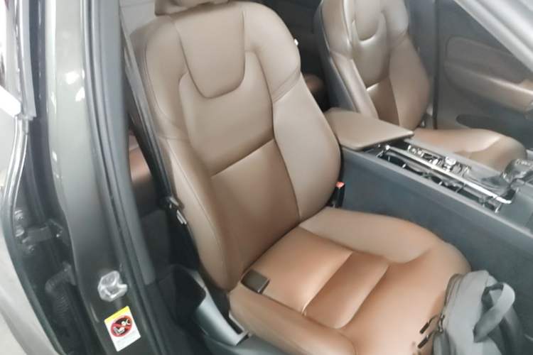 Used Volvo XC60 2019 T5 4x4 Smart Edition China VI Standard