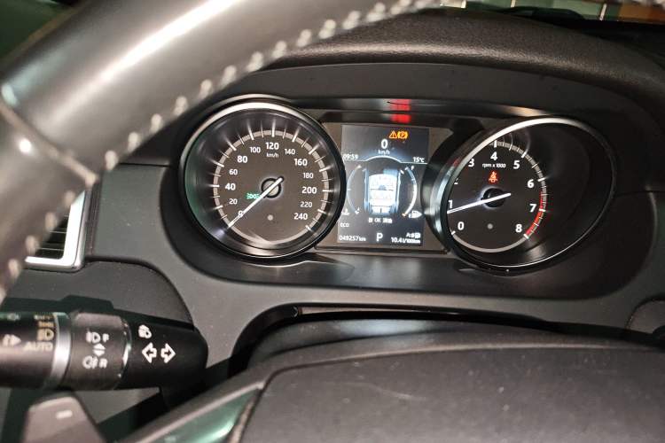 Used Land Rover Discovery Sport 2017 2.0T SE Instrument Cluster