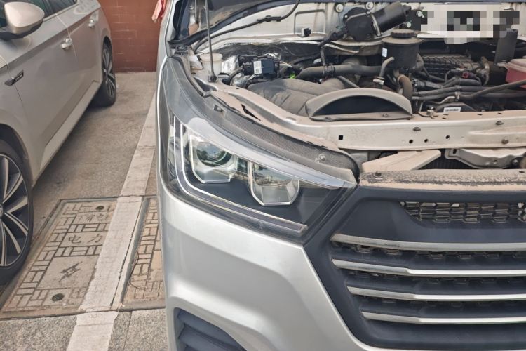 Used Foton Scenic G5 2022 2.0T Diesel Commercial Version Standard Window 5/6 Seats 4F20TC3
