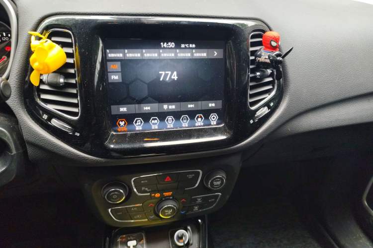 Used Jeep Compass 2019 220T Automatic Family Edition Audio And AC Panel