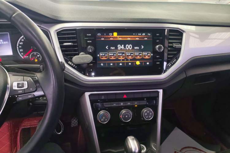 Used Volkswagen T-ROC 2020 230TSI DSG Two-Wheel Drive Advanced Version Audio And AC Panel