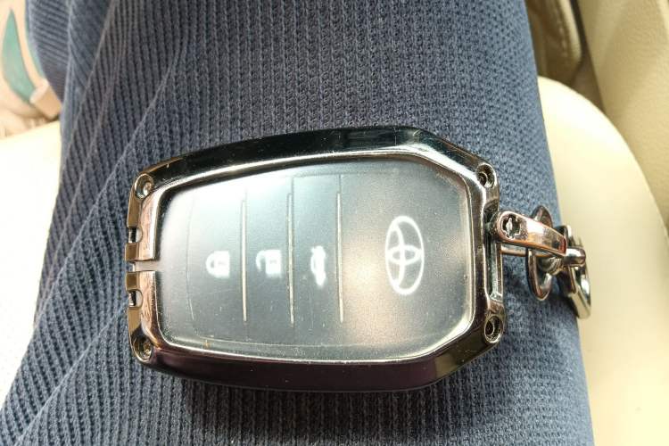 Used Toyota Camry 2016 2.0G 10th Anniversary Leading Edition
