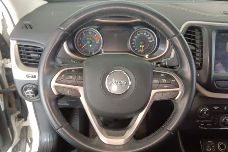 Used Jeep Cherokee 2017 2.0L Superior Edition Steering Wheel