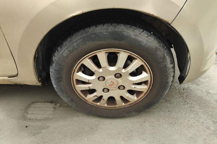 Used Wuling Rongguang V 2016 1.5L Standard Version Right Front Wheel Hub