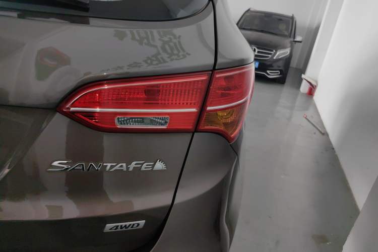 Used Hyundai Santa Fe 2015 2.0T Automatic Two-Wheel Drive Smart Version 5 Seats
