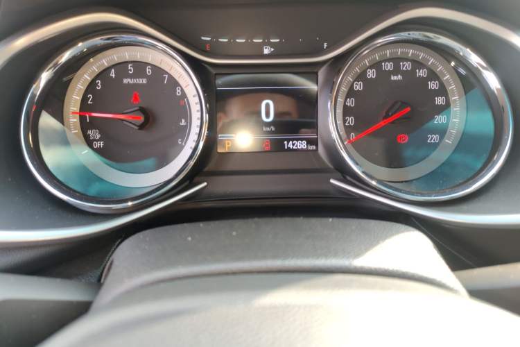 Used Chevrolet Orlando 2020 Light Hybrid Redline 530T Automatic Enjoyment Edition (5+2 Models) Odometer Close Up