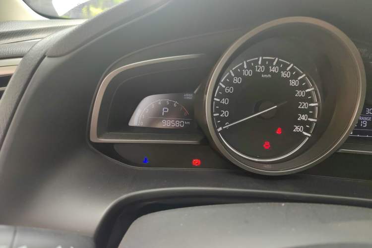 Used Mazda 3 Axela 2017 Sedan 1.5L Automatic Luxury Model China VI Standard