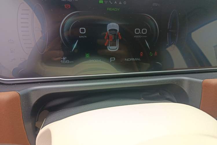 Used ORA Good Cat 2023 401 km Standard Range Luxury Version Lithium Iron Phosphate
