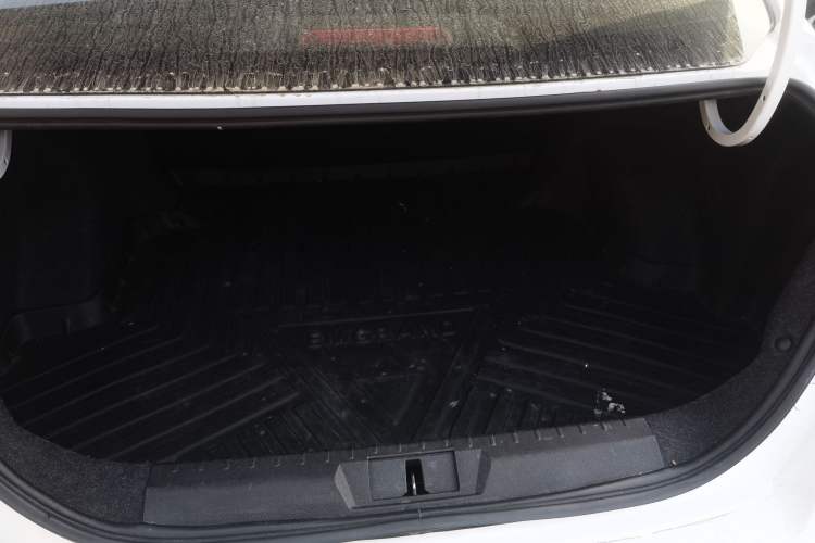 Used Geely Auto Emgrand 2019 Leading Edition 1.5L Manual Luxury Model China VI Standard
