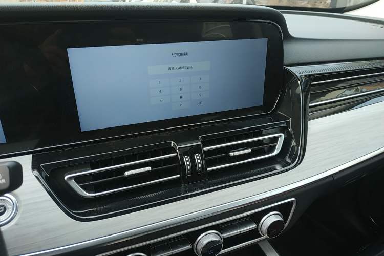 Used Hongqi HS5 2025 2.0T All-Wheel-Drive Flagship Pro Edition Audio And AC Panel