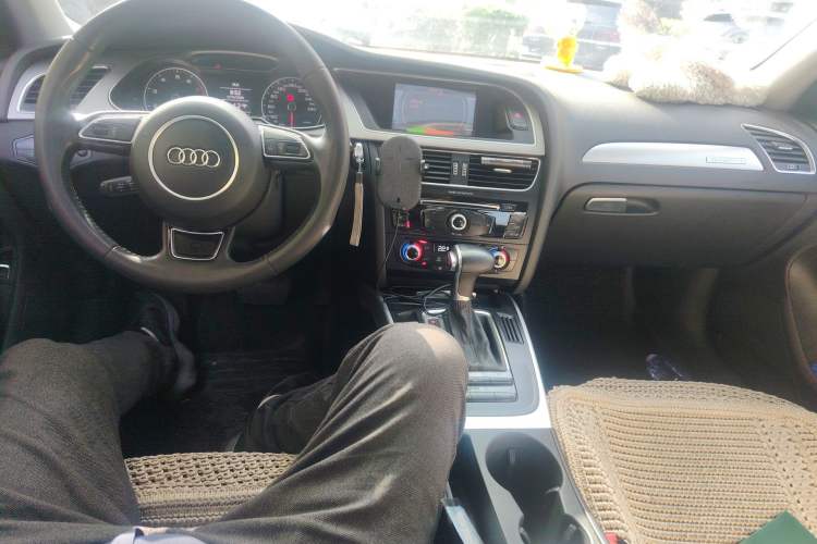 Used Audi A4L 2015 45 TFSI quattro Individual Sport Edition Center Console