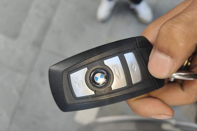 Used BMW 5 Series 2014 528Li Leading Model
