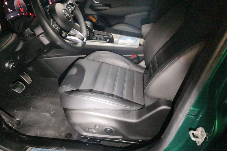 Used Alfa Romeo Tonale 2023 2.0T 268HP AWD Veloce Track Edition Left Front Seat