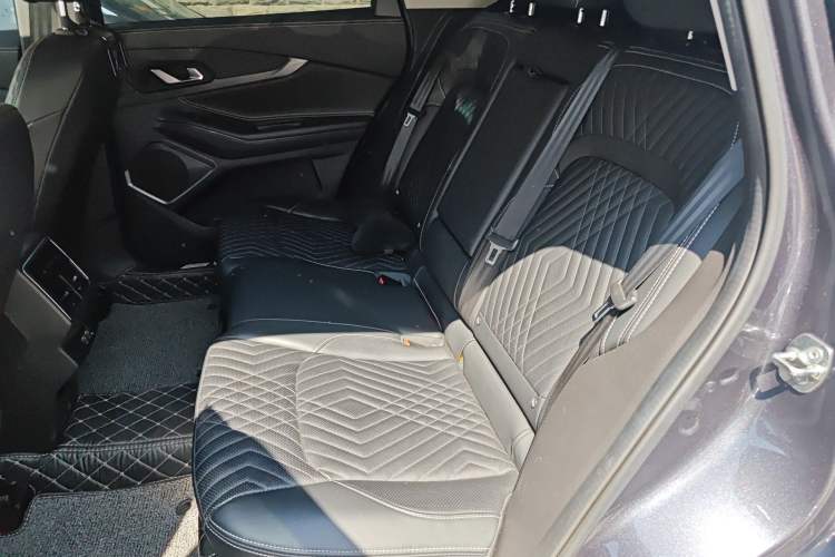 Used EXEED Lingyun 2023 400T Two-Wheel Drive StarRui Pro Edition Left Rear Seat