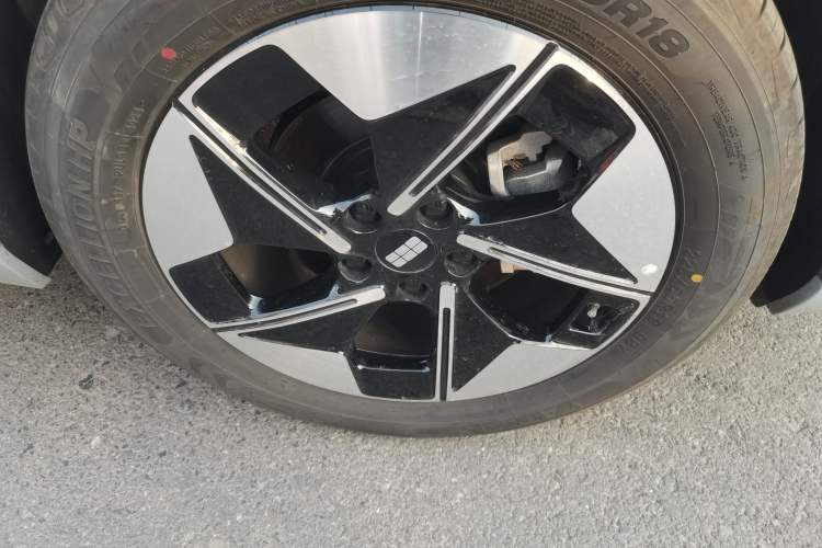 Used Geely Galaxy E5 2024 530 km Exploration+ Version Right Front Wheel Hub