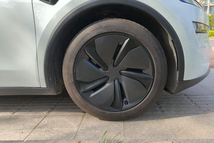 Used Tesla Model Y 2025 Rear-Wheel-Drive Version
