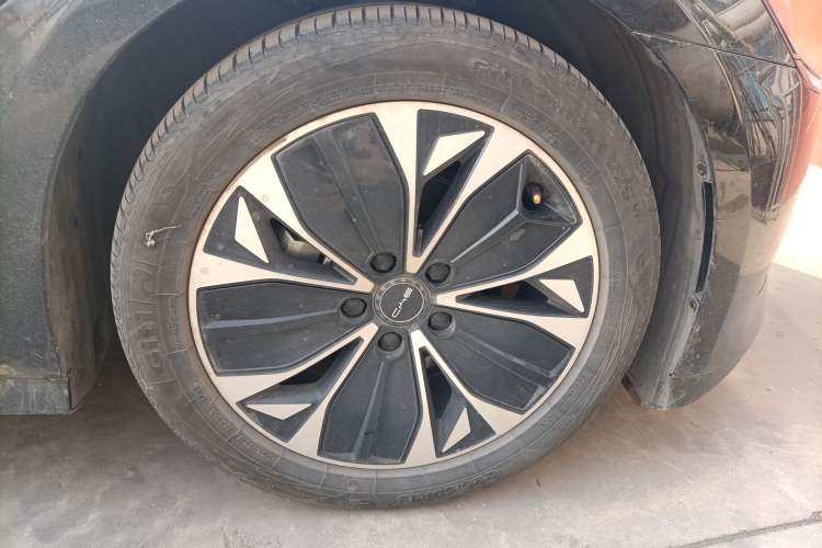 Used BYD Seal 2022 550 km Standard Range Rear-Wheel Drive Prestige Version Right Front Wheel Hub