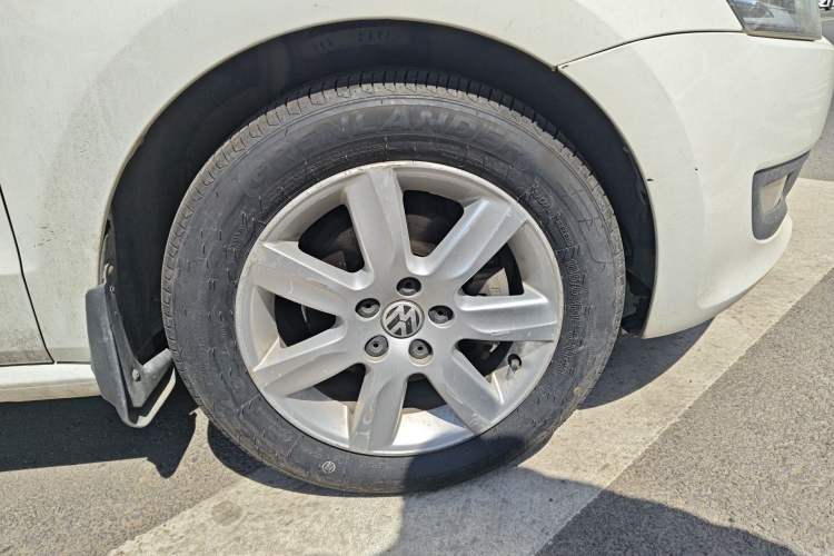 Used Volkswagen Polo 2013 1.6L Manual Comfort Edition Right Front Wheel Hub