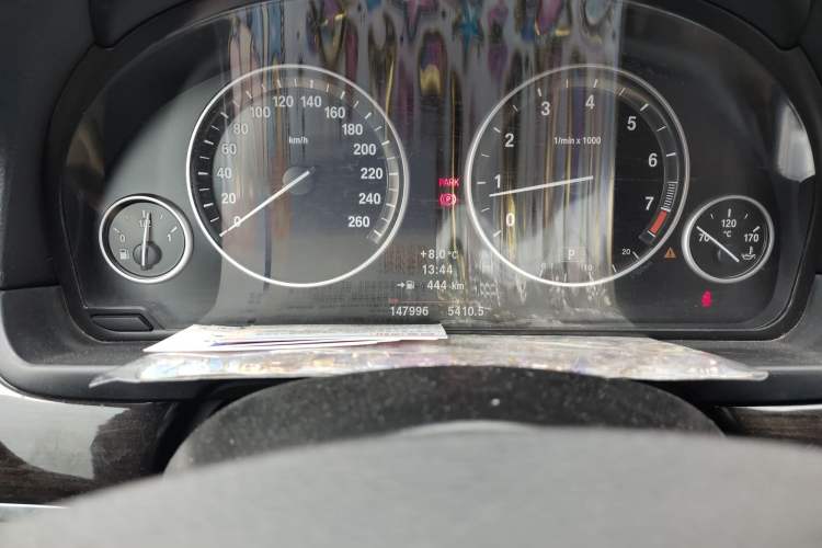 Used BMW 5 Series 2013 530Li Leading Model Odometer Close Up