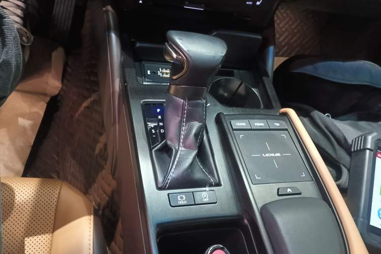 Used Lexus ES 2018 260 Excellence Edition China VI Standard
