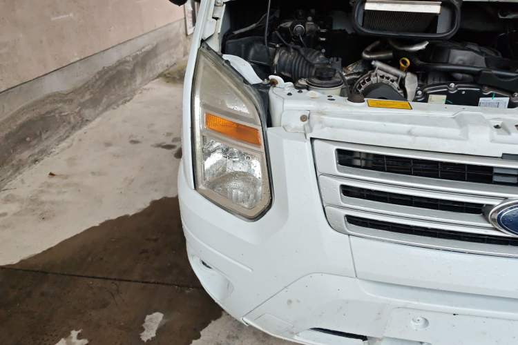 Used Ford Transit Custom 2019 2.2T Standard Version Short Wheelbase Mid-Roof 7-Seater China VI compliant Right Front Headlight