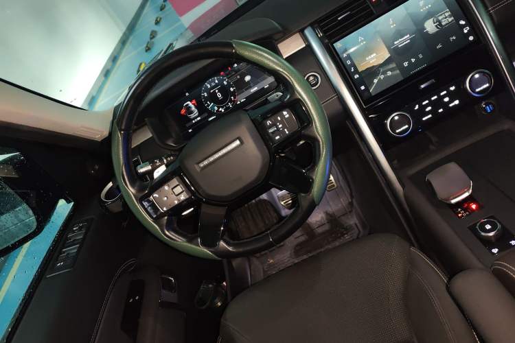 Used Land Rover Discovery 2021 360 PS R-Dynamic S
