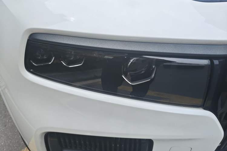 Used Lynk & Co 09 2021 2.0T Halo Six-Seater Right Front Headlight