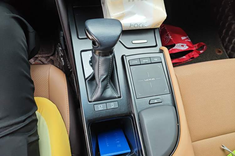 Used Lexus ES 2020 200 Excellence Edition
