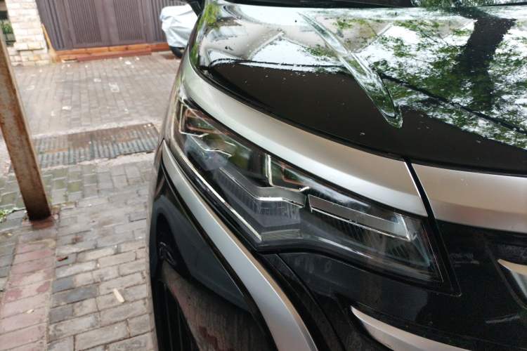 Used Denza D9 2022 DM-i 970 Four-Wheel Drive Prestige Model Right Front Headlight